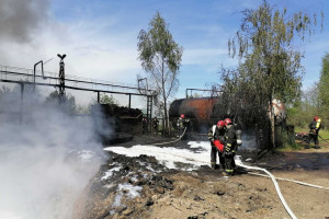 Три человека пострадали в результате пожара на объекте хранения нефтяной эмульсии в Витебске 