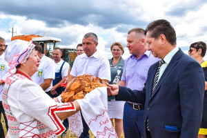 В Витебском зональном институте сельского хозяйства НАН Беларуси дан старт массовой уборке зерновых
