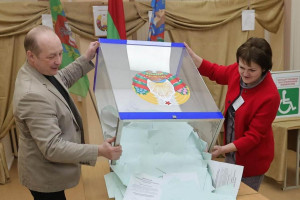 На участке для голосования № 3 Железнодорожного района Витебска в установленное время приступили к подсчету голосов