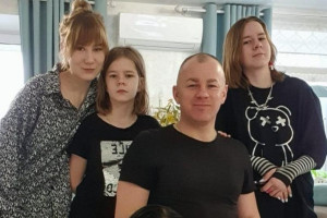 «Наш папа — супергерой!» Спросили у отца четырех дочерей Сергея Мелешкина о правилах воспитания