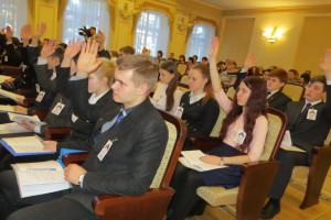 На президиуме городского Совета депутатов утвердили новое положение о Молодежной палате Витебска. В ее работе теперь сможет принимать участие рабочая молодежь