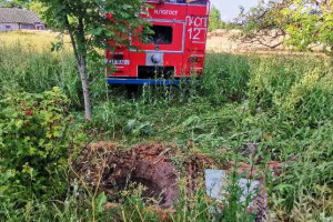 В Миорском районе спасатели помогли выбраться мужчине, провалившемуся в колодец