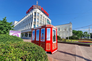 Оригинальный торговый павильон, стилизованный под трамвайчик, установили в центре Витебска - Фотофакт