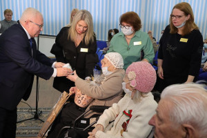 Председатель областного Совета депутатов Владимир Терентьев посетил Витебский дом-интернат для престарелых и инвалидов