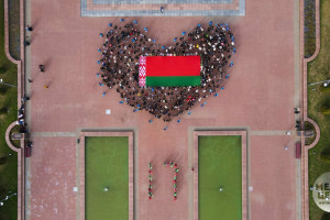 В День народного единства студенты и лицеисты ВГУ имени П. М. Машерова выстроились в большое сердце