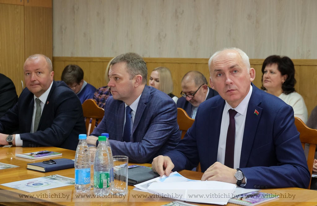 Руководитель сельскохозяйственного предприятия. Агроинженер. Село майское самарская область пестравский район. Сельхоз хозяйство. Работники сельского хозяйства.