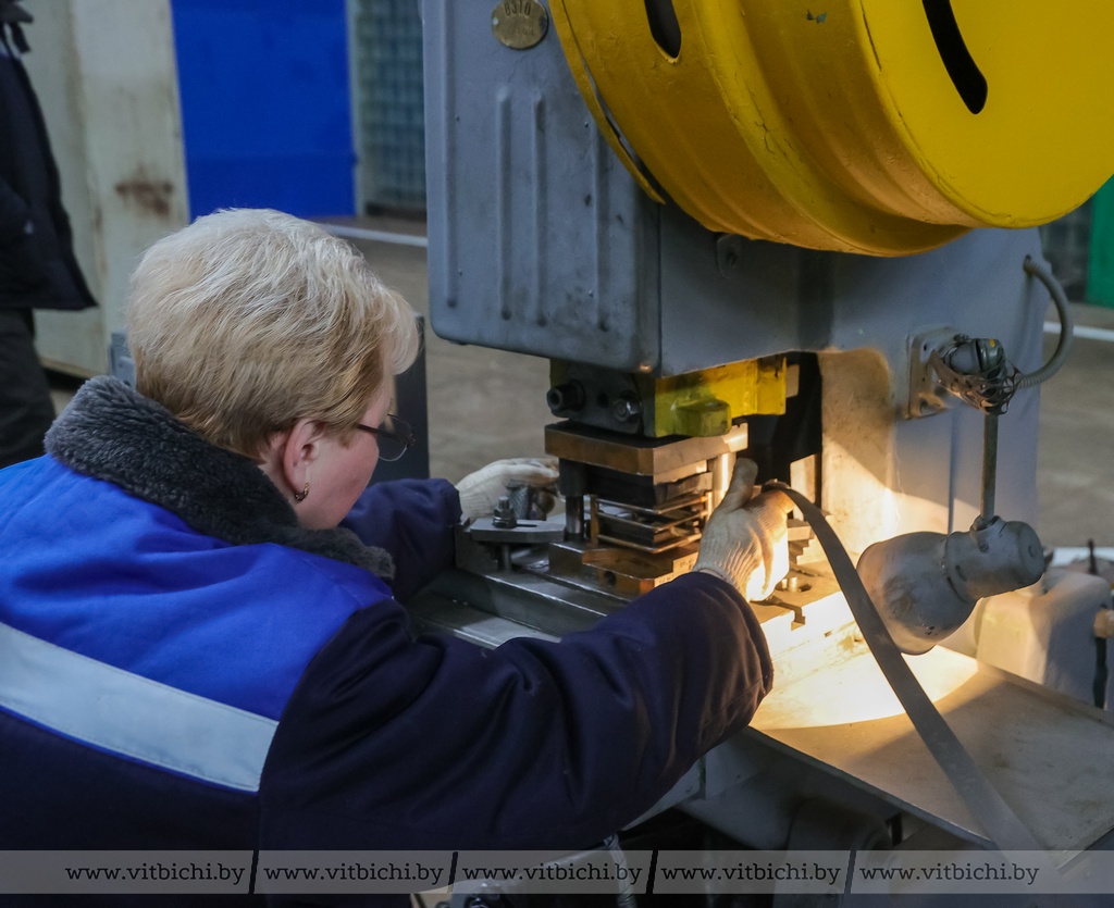 Dassault systemes 3d experience. Разработка изделий техники. Инженерная и компьютерная графика. Цифровой двойник. Чертежи фон.