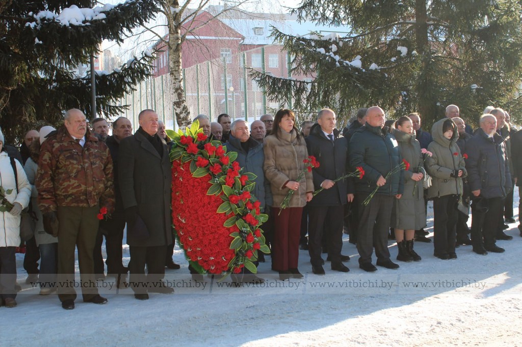 форум «Живая память поколений» прошел в Витебске возложение цветов