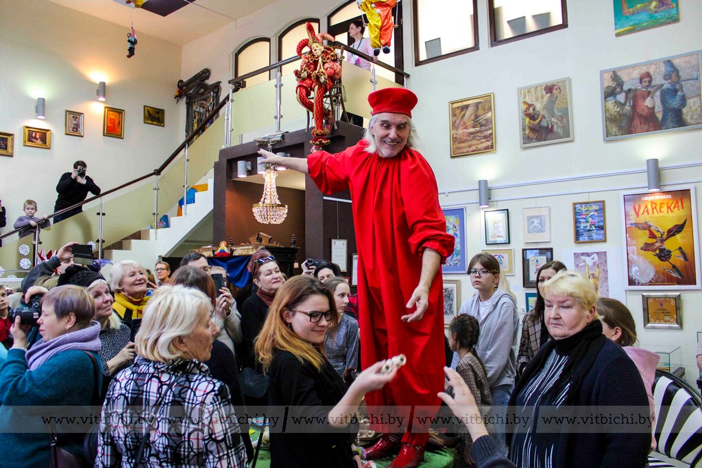 клоуны 19 века в россии. паллиативный ребенок. клоуны приехали. клоуны приехали. театральные музеи россии.