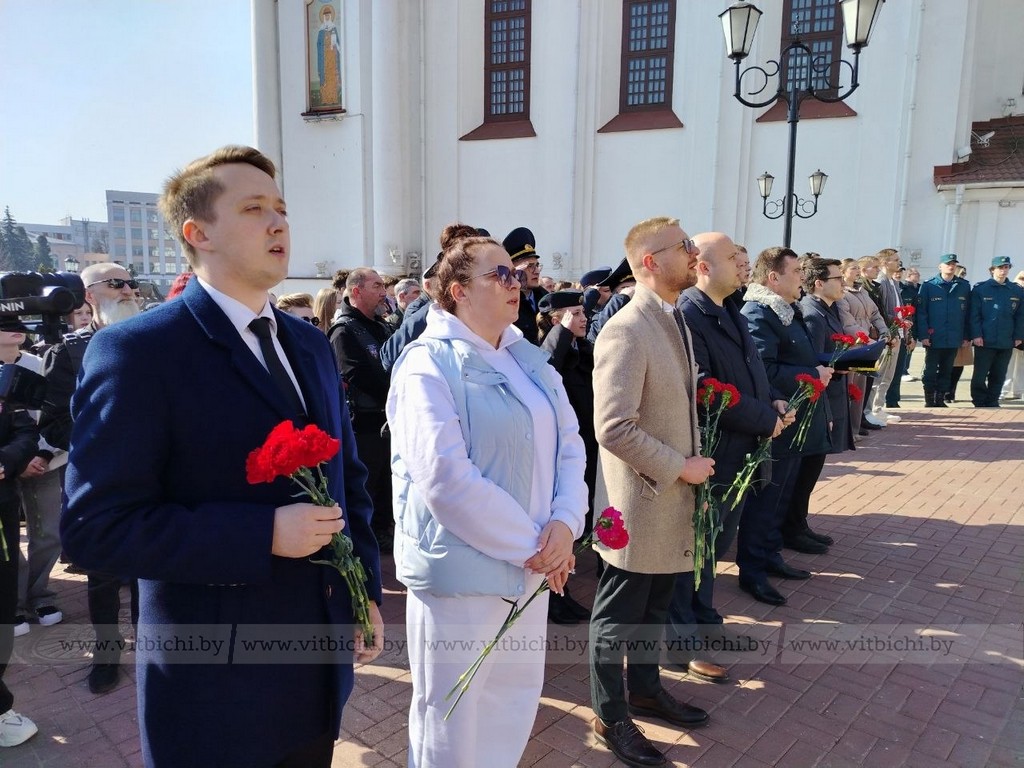 возложение цветов