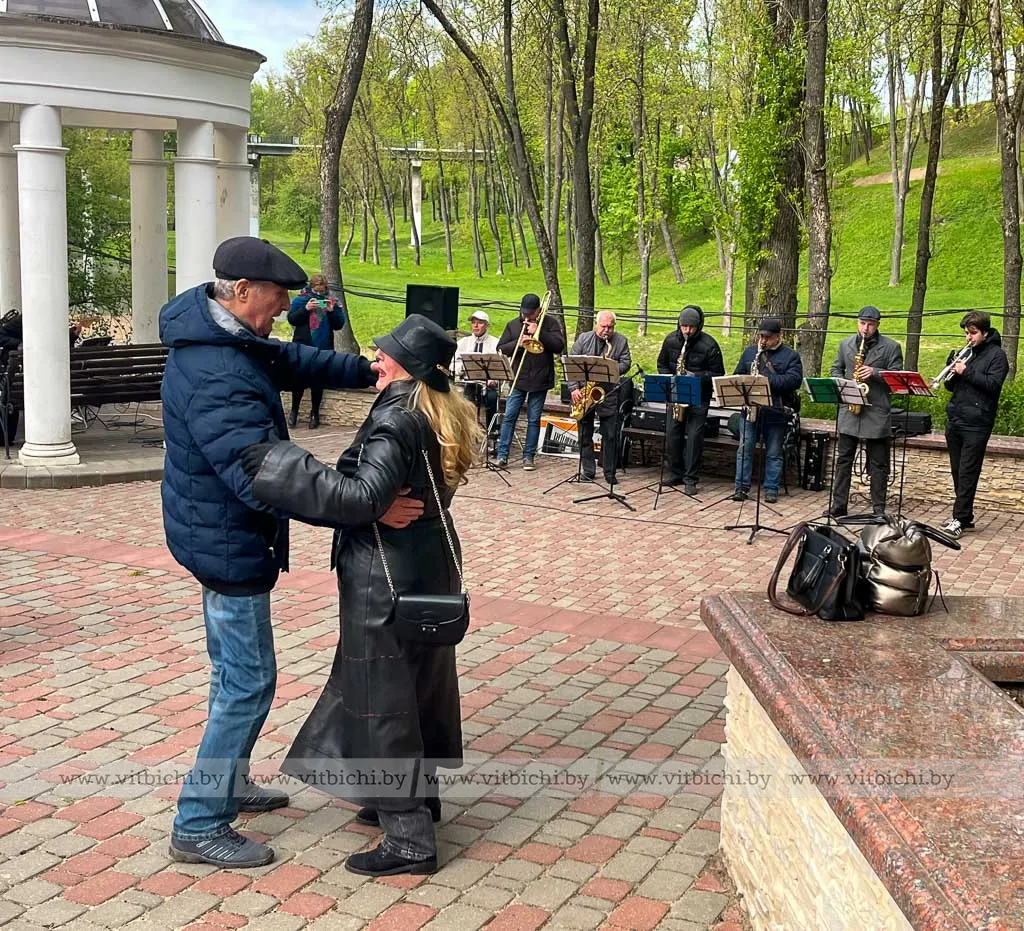 Танцевальный сезон в витебском парке Фрунзе Танцевальный сезон в витебском парке Фрунзе