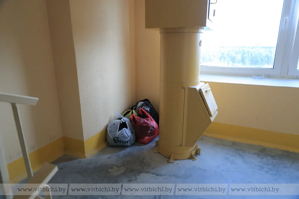 Мусоропровод в витебской многоэтажке Мусоропровод в витебской многоэтажке
