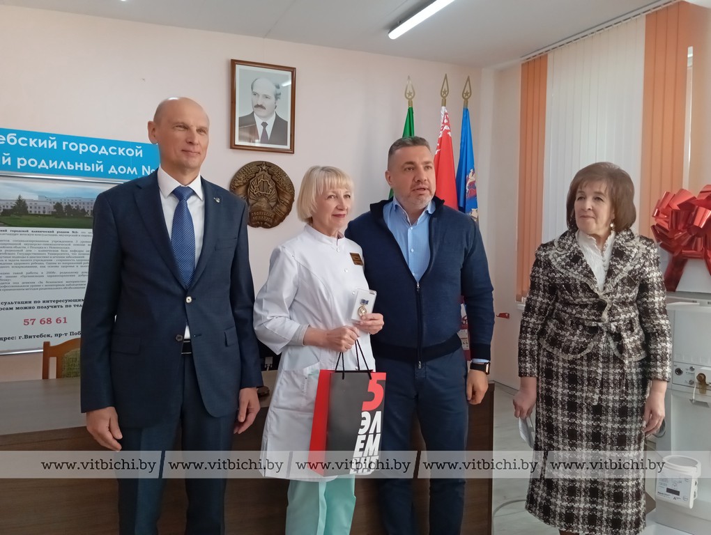 Витебскому городскому роддому №2 передан аппарат искусственной вентиляции легких церемония