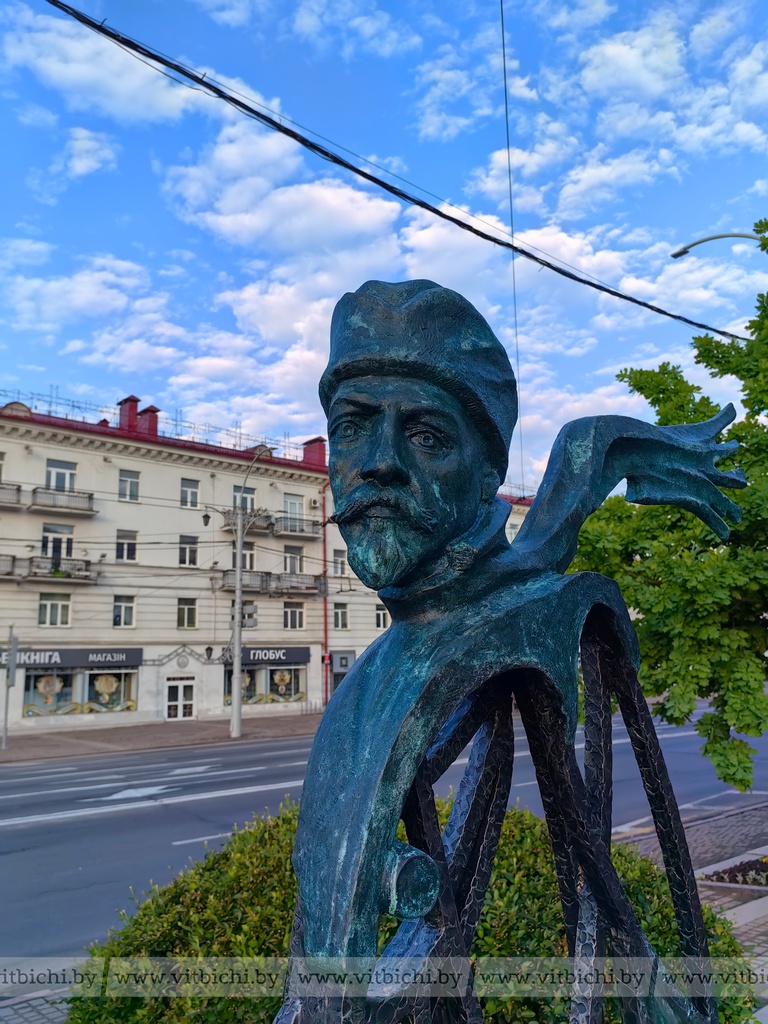 В Витебске появилась скульптура, посвященная известному писателю Ивану Бунину
