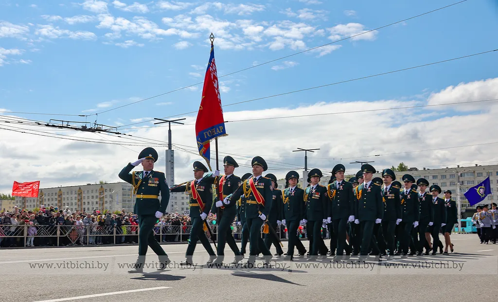 В составе войск, участвующих в параде, – сотрудники МЧС.