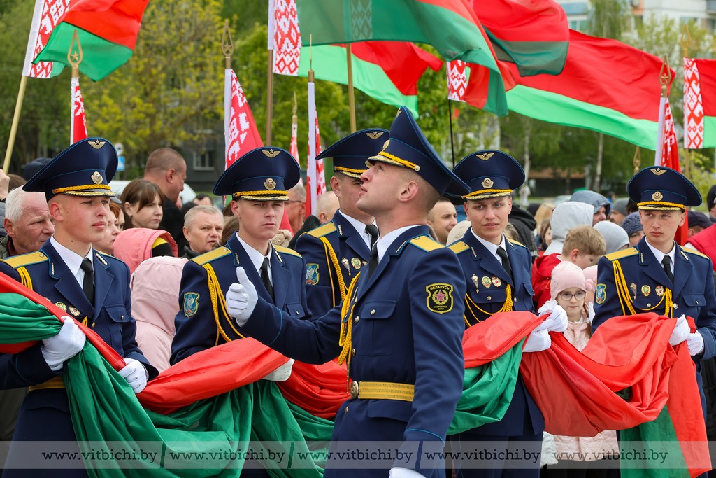 В Витебске торжественно открыли площадь Флага и Герба В Витебске торжественно открыли площадь Флага и Герба