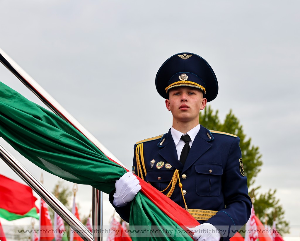 В Витебске торжественно открыли площадь Флага и Герба В Витебске торжественно открыли площадь Флага и Герба