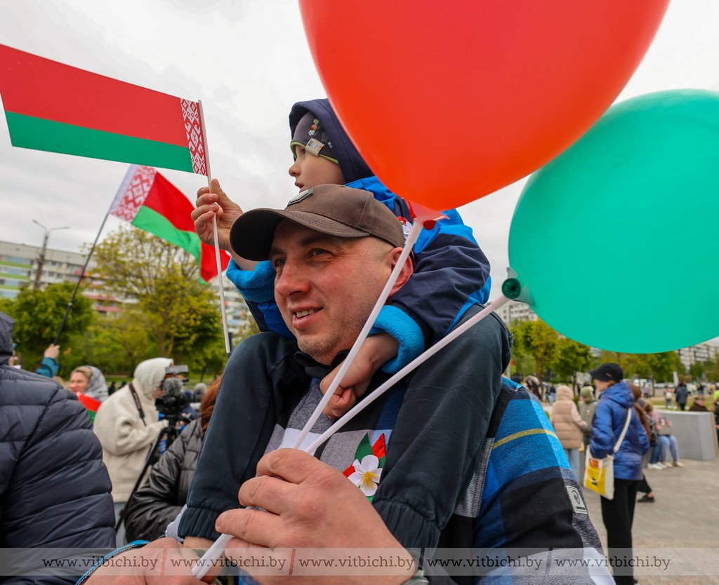 В Витебске торжественно открыли площадь Флага и Герба В Витебске торжественно открыли площадь Флага и Герба