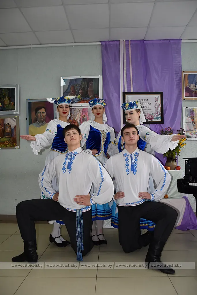 Артисты народного ансамбля народного танца «На ростанях».