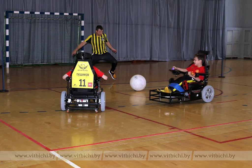 В Лужесно прошел первый в истории Беларуси турнир по футболу на электроколясках