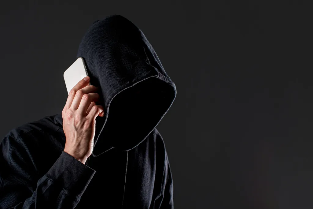 Почему жертвы аферистов верят в гипноз