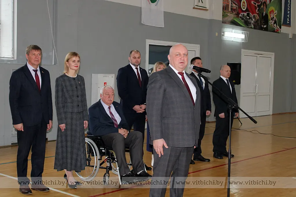 Витебскую команду и гостей турнира приехали поздравить представители областной власти и депутатского корпуса города. 