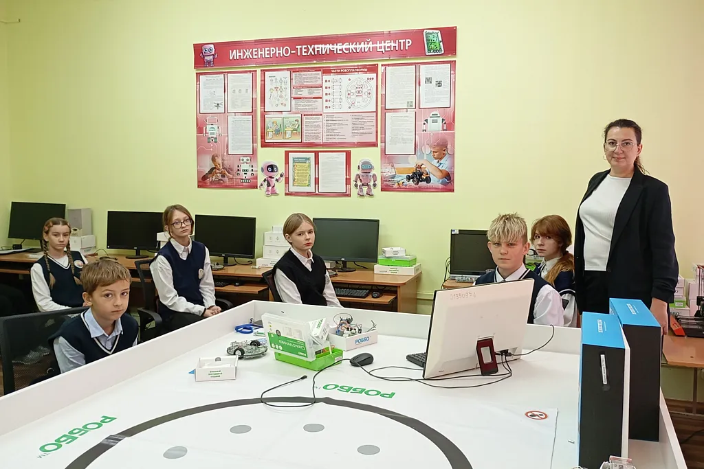 В Новкинской школе открыли инженерно-технический центр В Новкинской школе открыли инженерно-технический центр