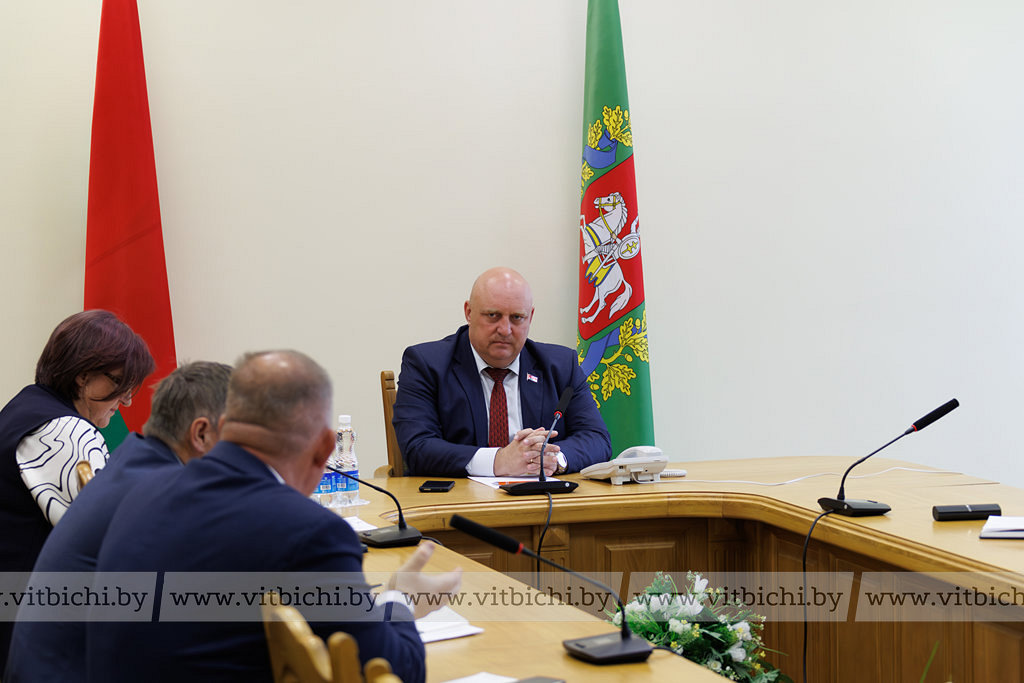 Дмитрий Демидов провел прямую телефонную линию с жителями Витебской области