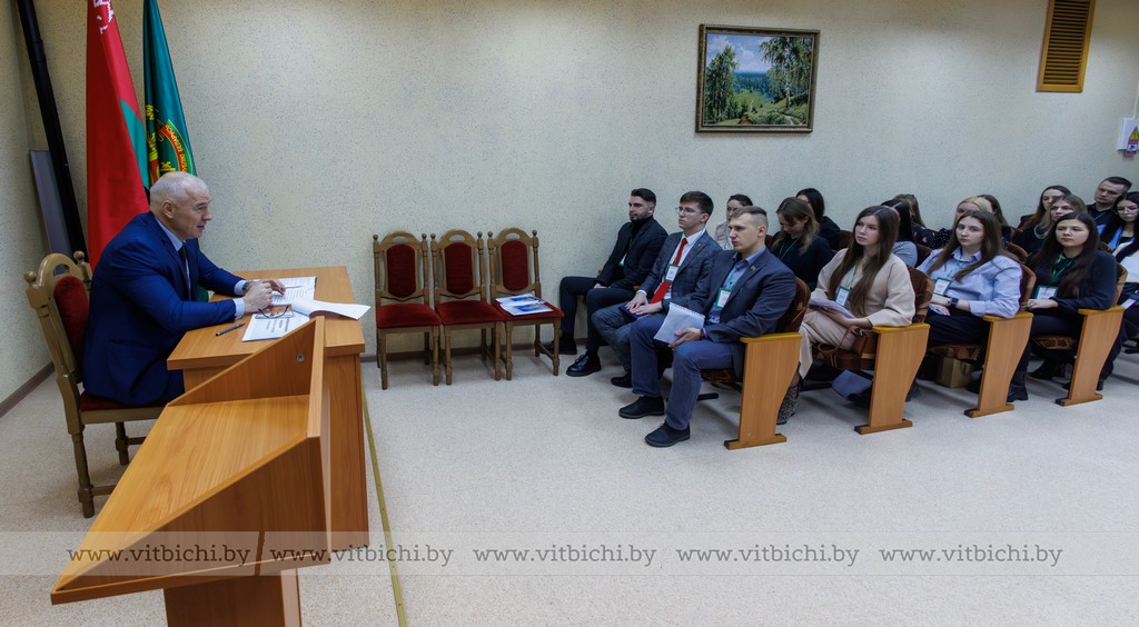Около 60 молодых специалистов налоговых органов Витебщины собрались в Витебске, чтобы провести «День с руководителем».