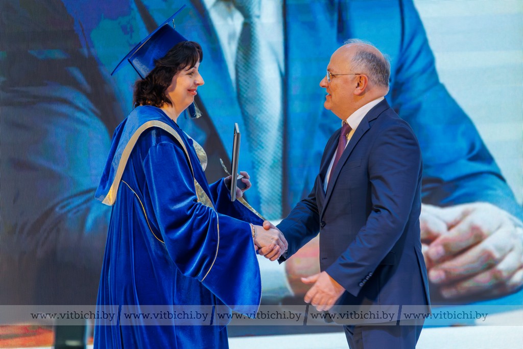 Обладателем приза «Dоcendo discimus» стал ректор Витебского государственного ордена Дружбы народов медицинского университета Алексей Чуканов.