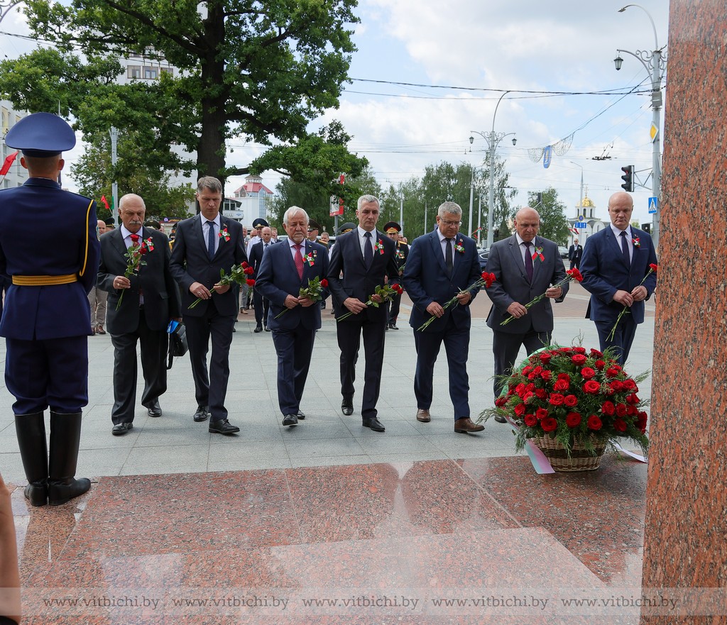 Рисунок возложение цветов к памятнику