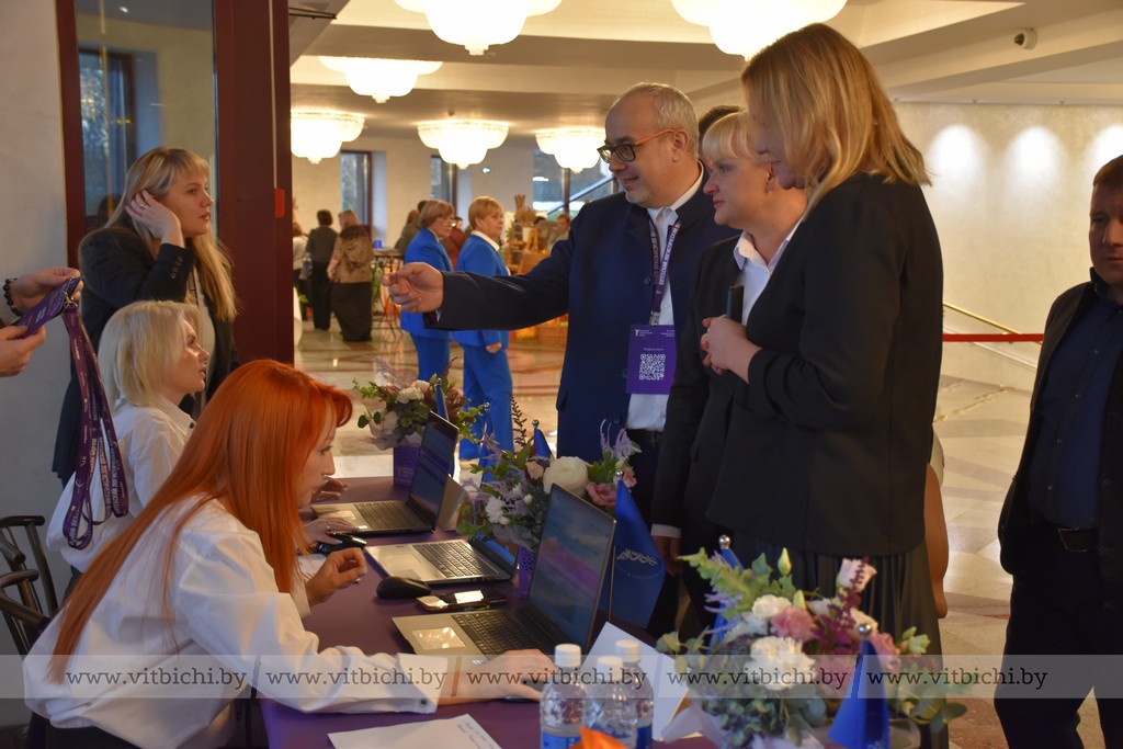 Республиканский логистический форум «Товар + пункт назначения = экспорт» организован в рамках проведения Дней Псковской области в Витебске.