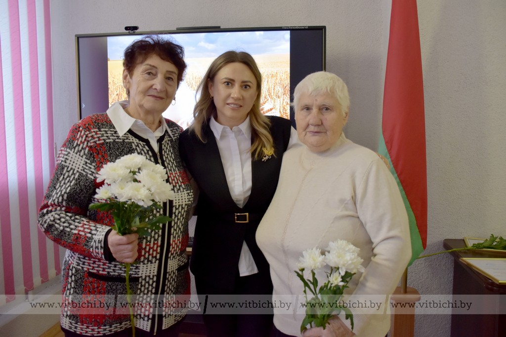 Поздравила с профессиональным праздником и пожелала новых трудовых побед коллективу племпредприятия и профсоюзный лидер аграриев Витебской области Татьяна Диканова.