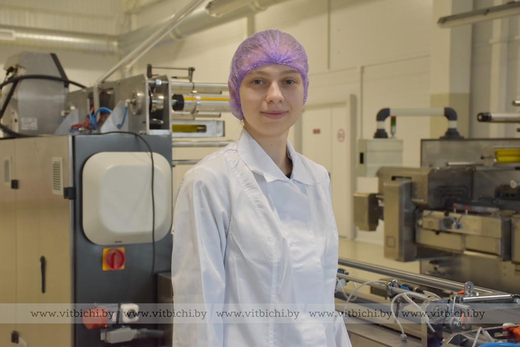 Технолог Дарья Шалтыкова отвечает за качество выпускаемых на предприятии фруктовых батончиков.
