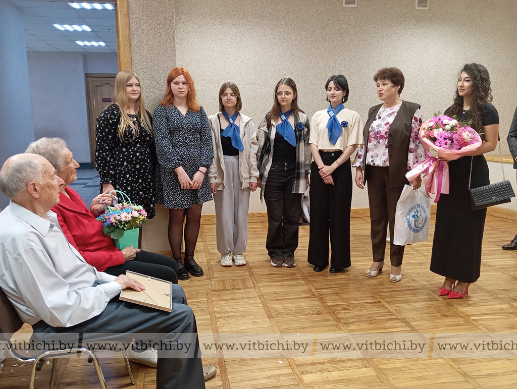 в Октябрьском районе поздравили с железной свадьбой супругов Драпкиных