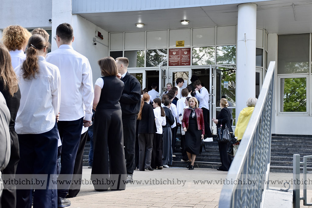 учащиеся сдают централизованный экзамен и централизованное тестирование