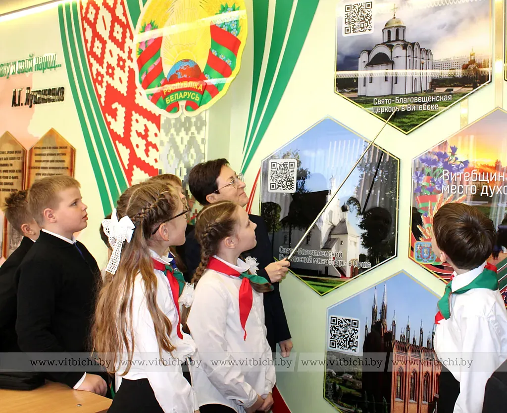 Наталья Крицина проводит урок в витебской гимназии № 7 имени П. Е. Кондратенко