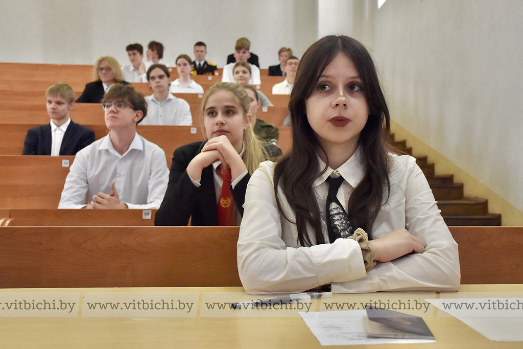 учащиеся сдают централизованный экзамен и централизованное тестирование