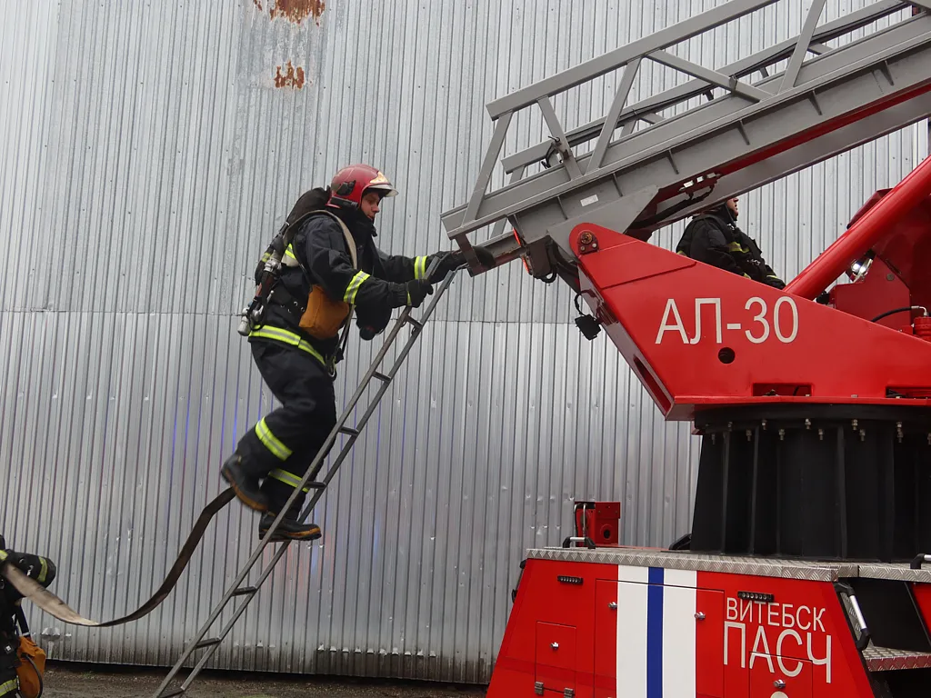 На Витебском комбинате хлебопродуктов прошли тактико-специальные учения МЧС