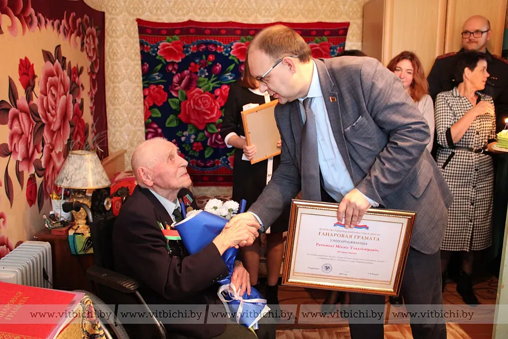 Сергей Егоров поздравил юбиляра со 100-летием Сергей Егоров поздравил юбиляра со 100-летием