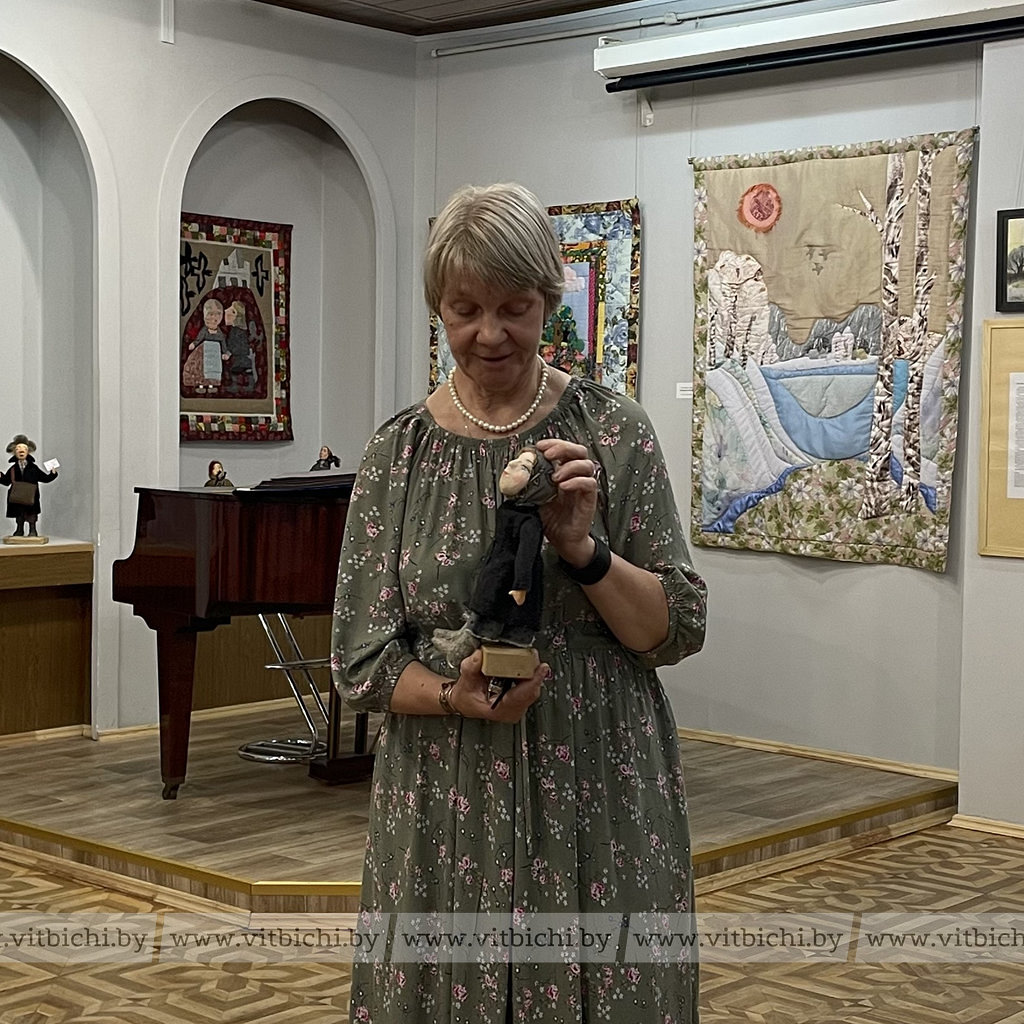 В Витебске открылась выставка Галины Хоняк «ШАГАЛи по городу люди...»