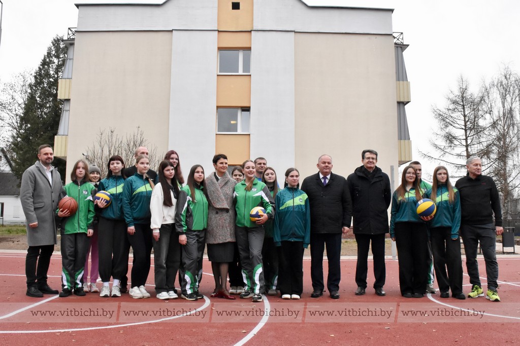 В открытии обновленного корпуса приняли участие начальник главного управления по здравоохранению облисполкома Михаил Вишневецкий, председатель областной организации Белорусского профсоюза работников здравоохранения Владимир Плыткевич и руководитель проекта УКС города Витебска Олег Кудинов.