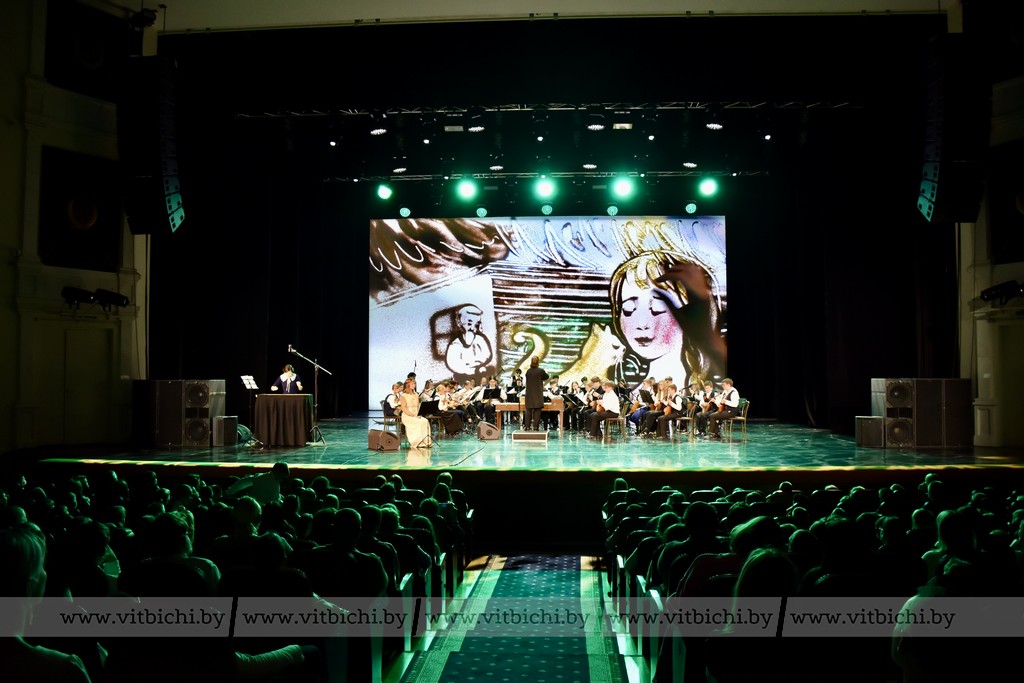 Детский оркестр из Пскова представил в Витебске сказку «Серебряное копытце»