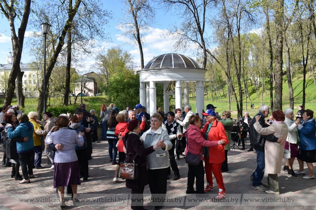 В Витебске стартовал сезон музыкально-танцевальных вечеров В Витебске стартовал сезон музыкально-танцевальных вечеров