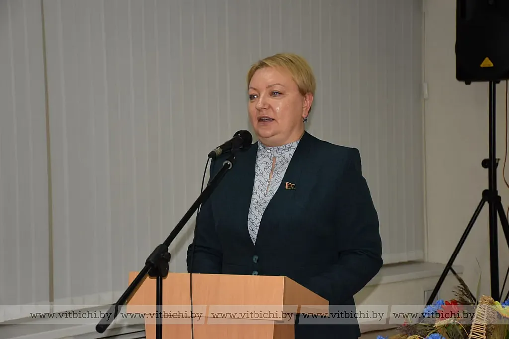 Праздник Железнодорожного района «Гордимся историей – строим будущее», посвященный Дню Октябрьской революции, прошел в областной библиотеке имени В. И. Ленина.