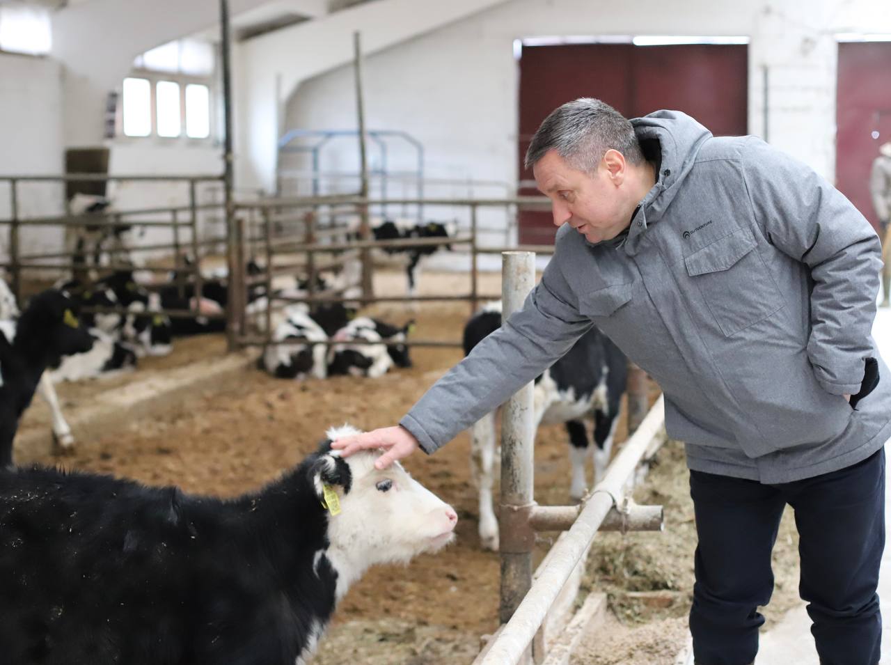 Министр сельского хозяйства Юрий Горлов проверил подготовку ферм к зиме в Лепельском районе