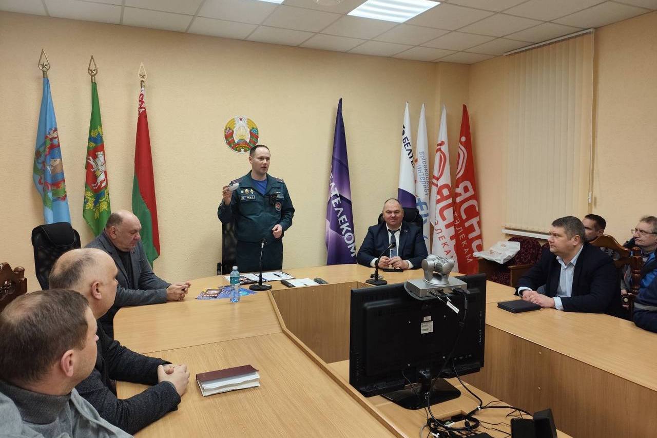 Витебские спасатели проводят уроки безопасности в трудовых коллективах