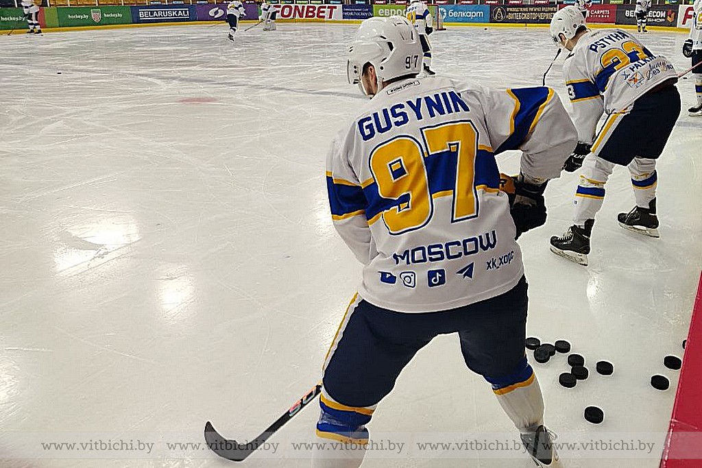 В Витебске проходит благотворительный вечер и товарищеский матч по хоккею