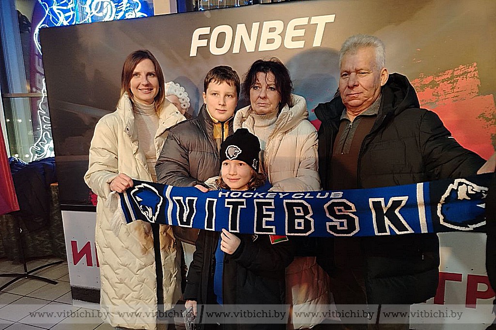 В Витебске проходит благотворительный вечер и товарищеский матч по хоккею