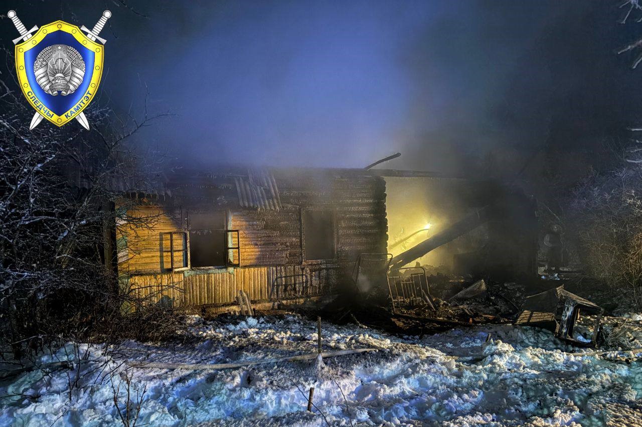 В Докшицком районе на пожаре погибли три человека
